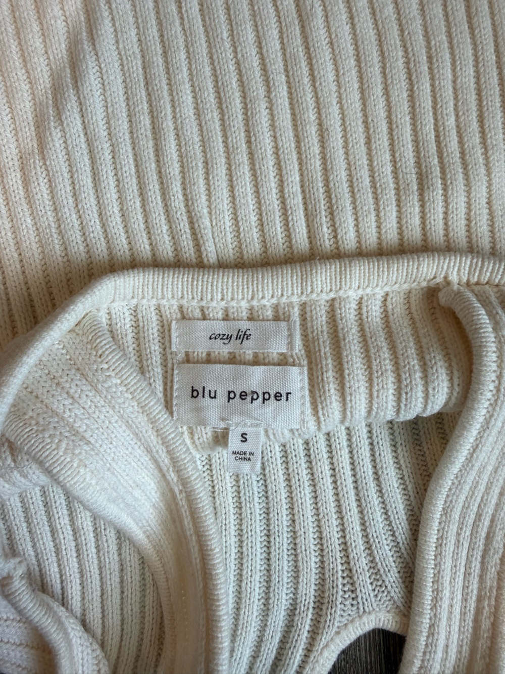 Soft Ribbed Knit Tank Top - Picture 3 of 3